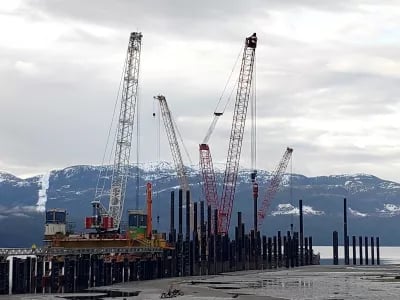 Dieseko vibratory hammer installs 400 piles for LNG terminal in Canada | NPM Capital