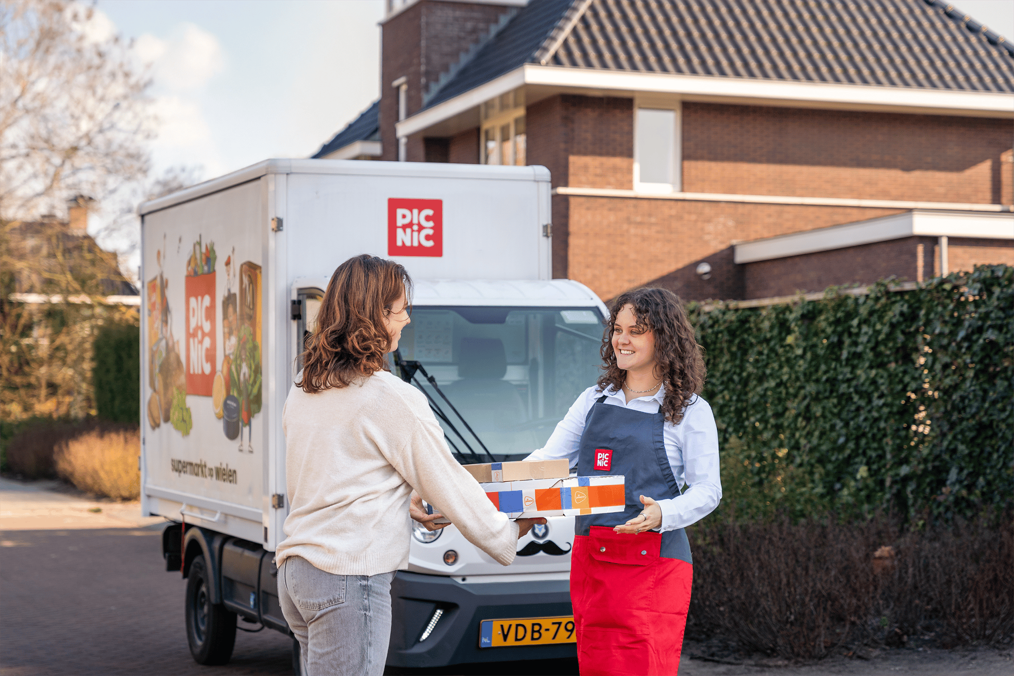 Picnic expands delivery services to include PostNL return packages